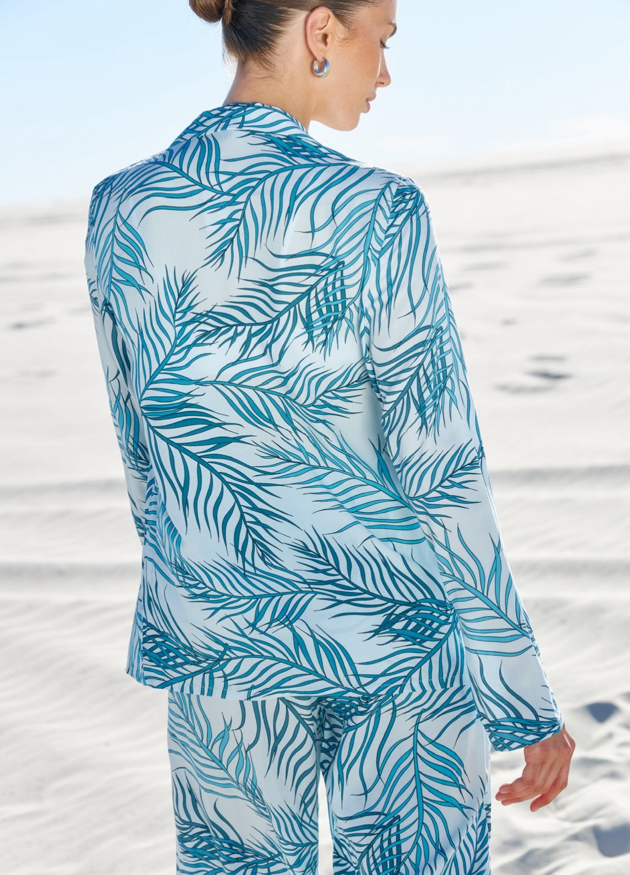 Suit in costal print